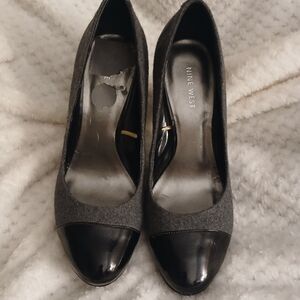 Nine West Women's Gray and Black Pumps